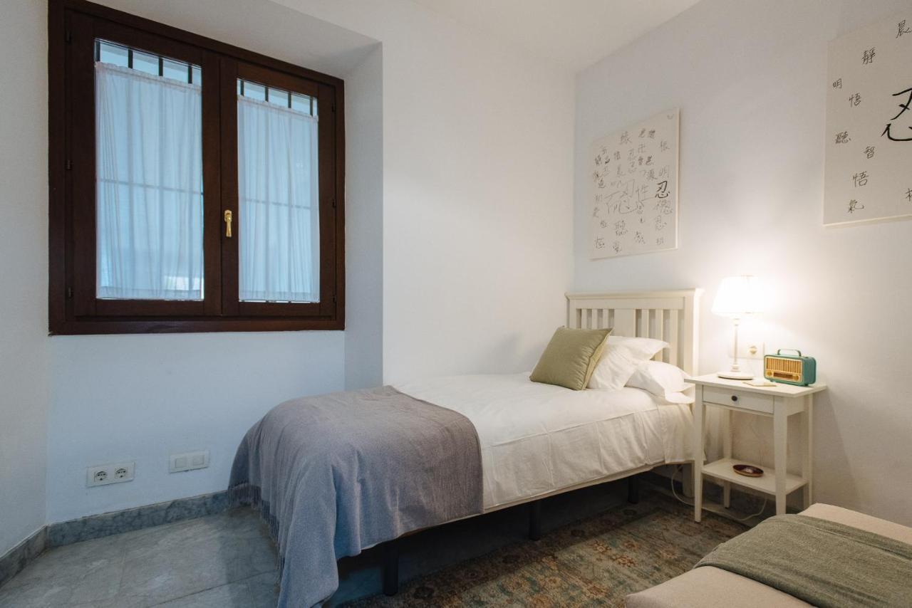 Apartment In Former Monastery With Patio In City Centre Free Parking Sevilla