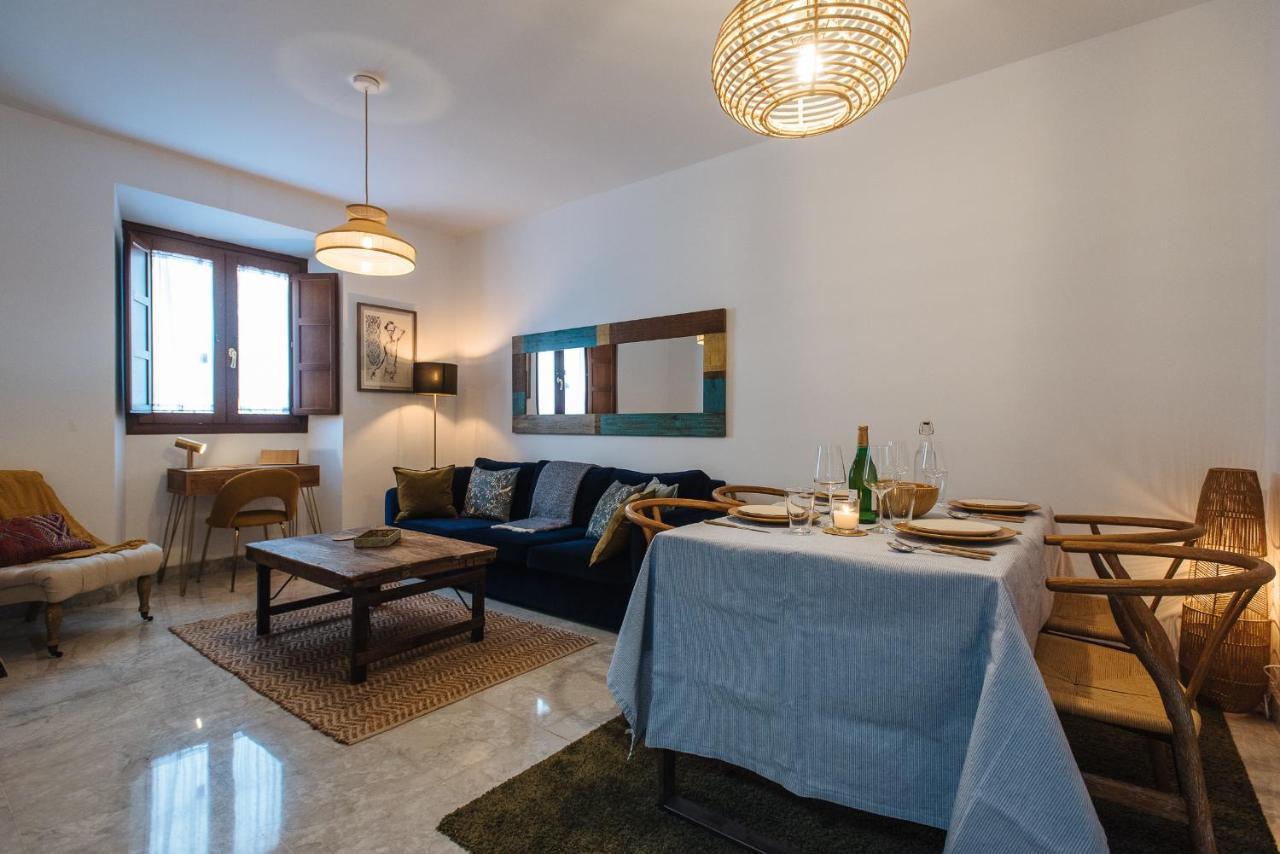 Appartement Apartment In Former Monastery With Patio In City Centre Free Parking *