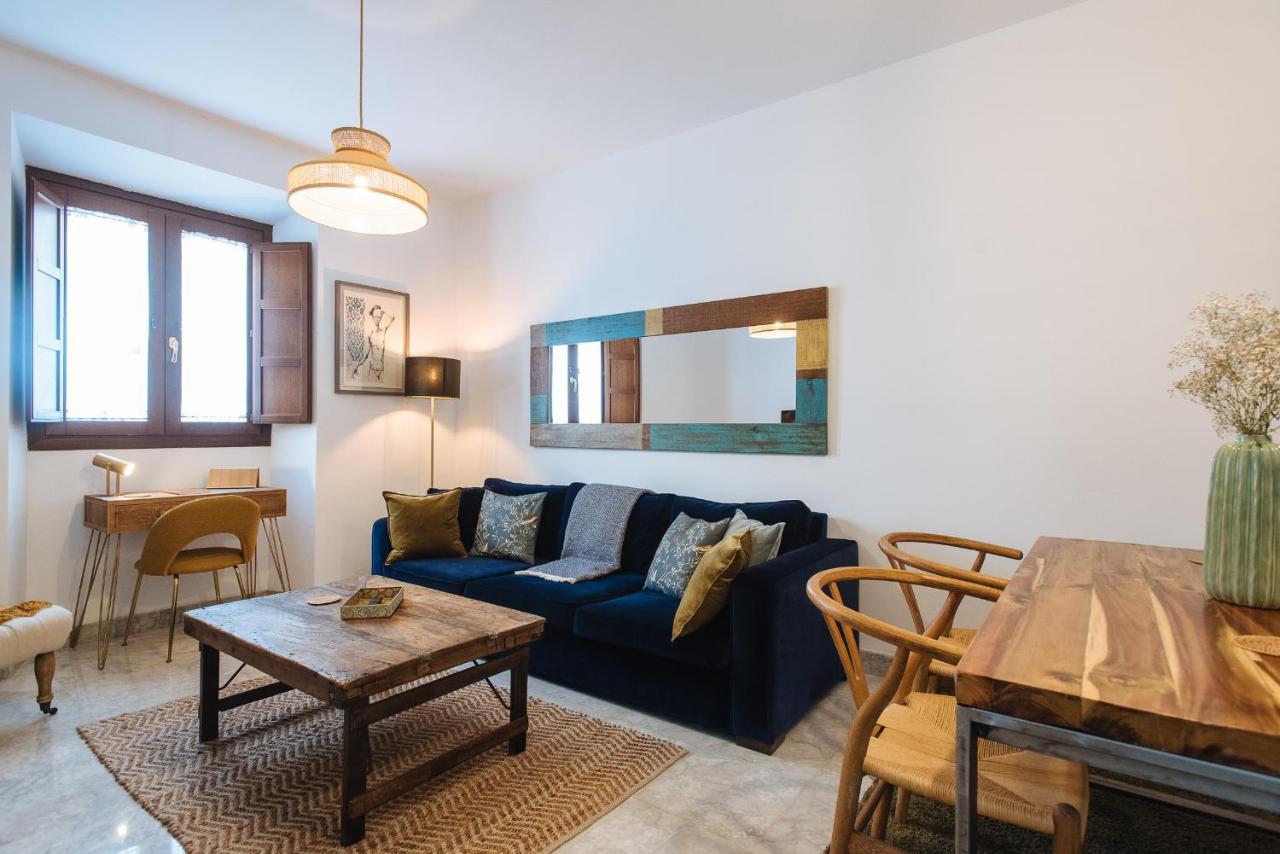 Appartement Apartment In Former Monastery With Patio In City Centre Free Parking *